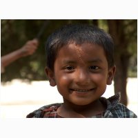 00779-nepal-jongetje-in-park